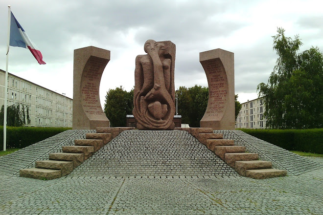 Drancy Monument de la déportation (recto)